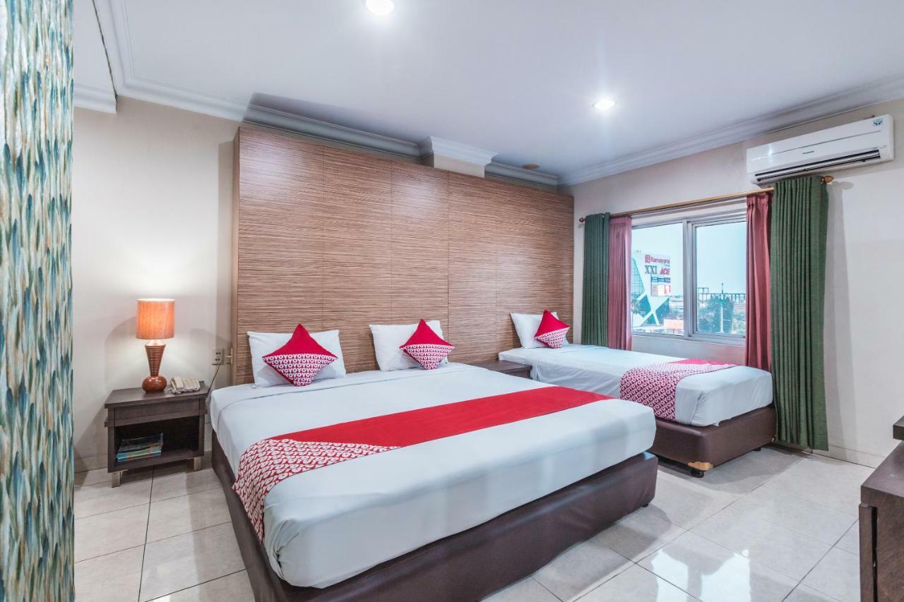 Oyo 1475 Alia Matraman Syariah Near Rs Premier Jatinergara Hotel Jakarta Kültér fotó