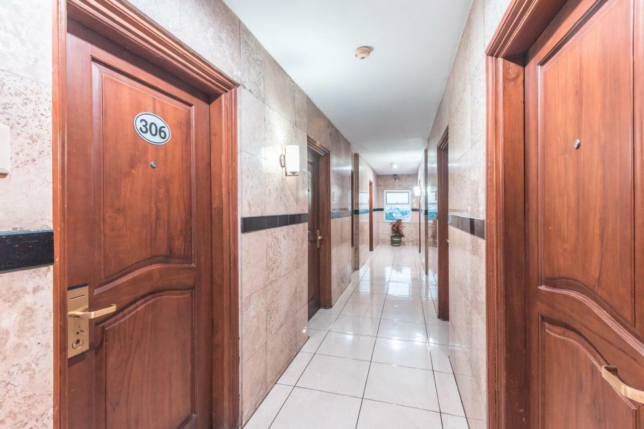 Oyo 1475 Alia Matraman Syariah Near Rs Premier Jatinergara Hotel Jakarta Kültér fotó