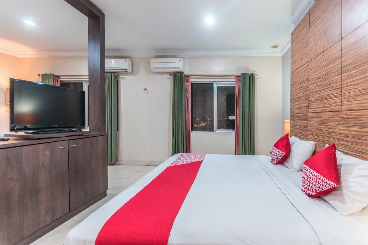 Oyo 1475 Alia Matraman Syariah Near Rs Premier Jatinergara Hotel Jakarta Kültér fotó