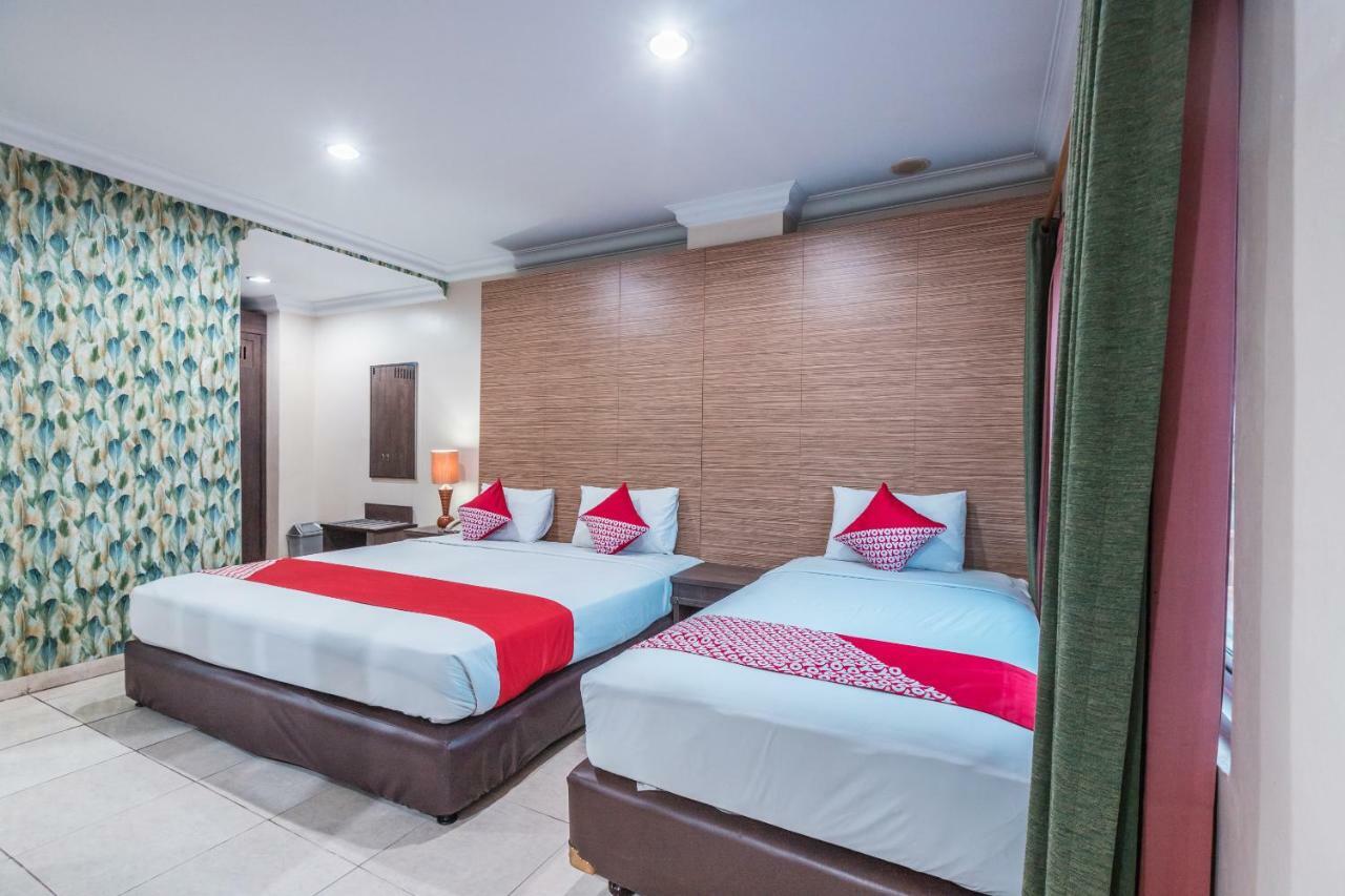 Oyo 1475 Alia Matraman Syariah Near Rs Premier Jatinergara Hotel Jakarta Kültér fotó