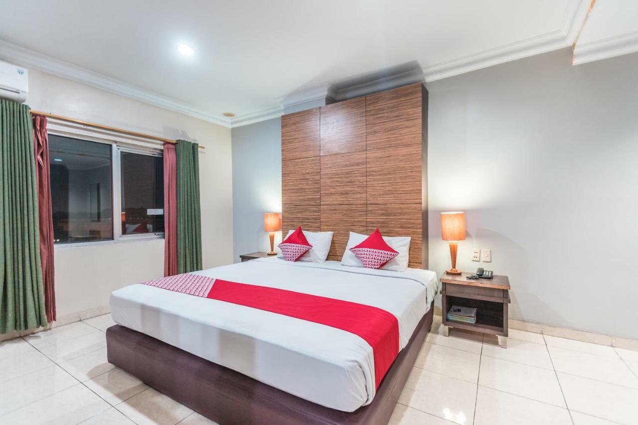 Oyo 1475 Alia Matraman Syariah Near Rs Premier Jatinergara Hotel Jakarta Kültér fotó