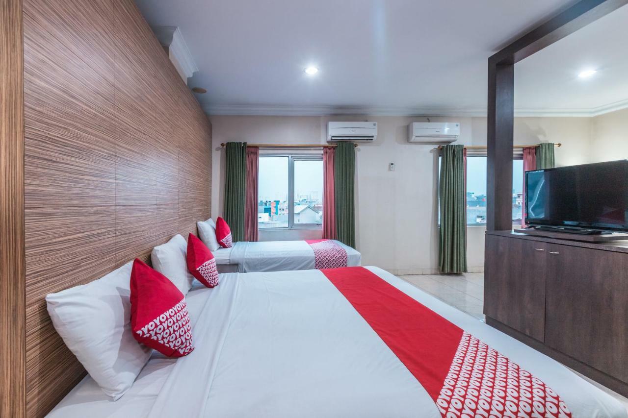 Oyo 1475 Alia Matraman Syariah Near Rs Premier Jatinergara Hotel Jakarta Kültér fotó