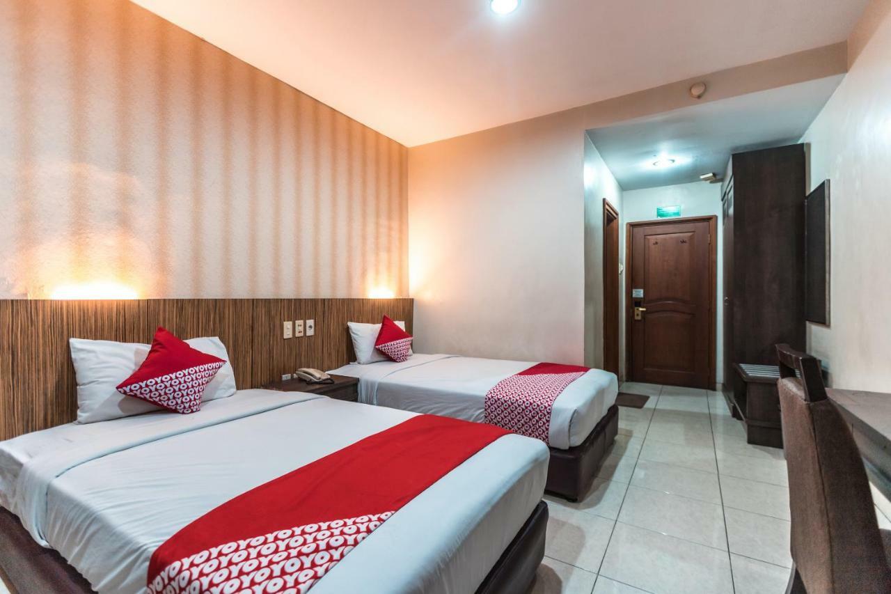 Oyo 1475 Alia Matraman Syariah Near Rs Premier Jatinergara Hotel Jakarta Kültér fotó